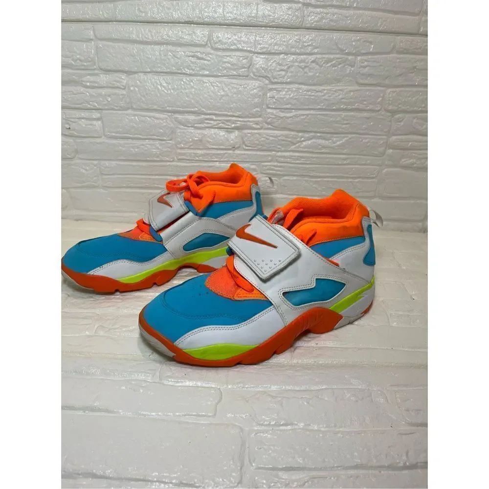 Nike Diamond Turf 2 - size 6.5 Y